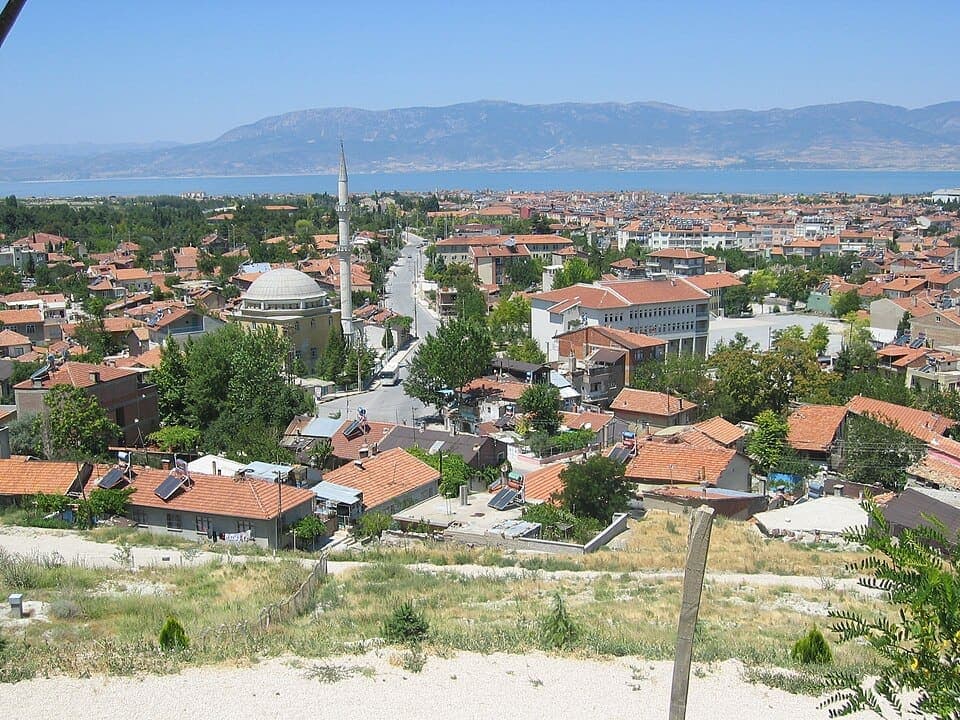 Burdur şehir ve göl manzarası